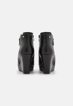 Bottines À Plateau - Black -Hauts Boutique 12b59d70479c487180ae4db3cc2465a0