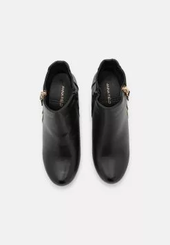 Bottines À Plateau - Black -Hauts Boutique 134cb1a9a4554375b0616df961776611