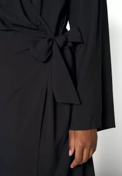 Curvy Buckle Dress - Robe Chemise - Black -Hauts Boutique 208e82f3ec284a898f593374f40e8872