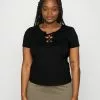 Curvy Front Lace - T-Shirt Basique - Black