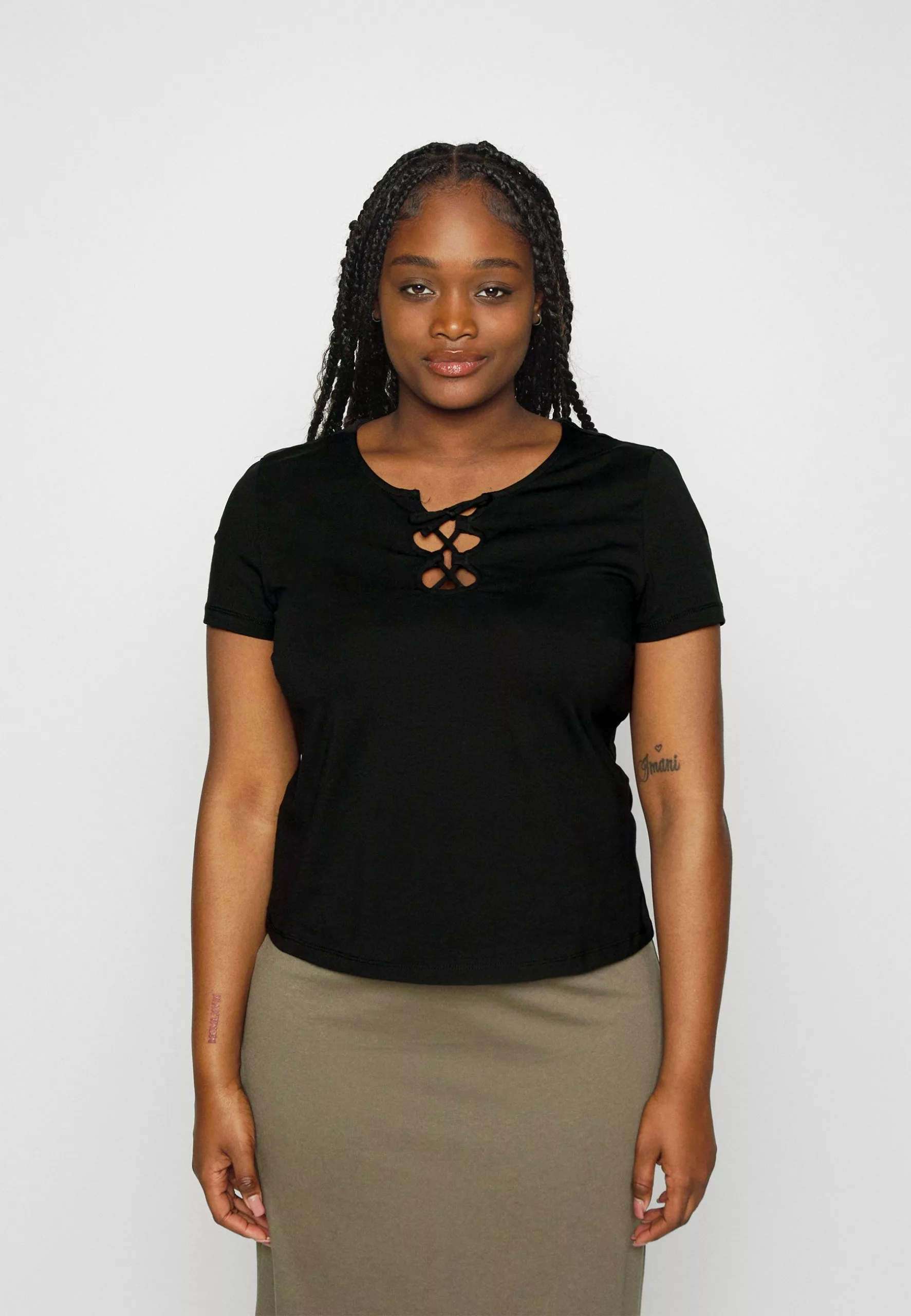 Curvy Front Lace - T-Shirt Basique - Black 1 Curvy Front Lace - T-Shirt Basique - Black