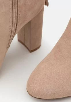 Leather - Bottes À Talons Hauts - Beige 11 Leather - Bottes À Talons Hauts - Beige -Hauts Boutique 46cb7ba4b24644c79690a3cae899d54e