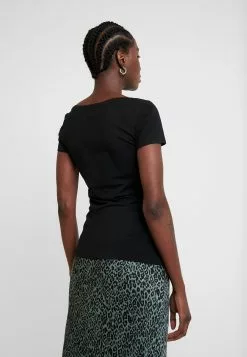 Anna Field 2 Pack - T-Shirt Basique - Black 9 Anna Field 2 Pack - T-Shirt Basique - Black -Hauts Boutique 5cc32792f75c4aa993e4e439c508648b