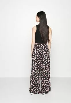 Summer Wide Legs - Pantalon Classique - Black 7 Summer Wide Legs - Pantalon Classique - Black -Hauts Boutique 733231ff211b453ea5133aeec2437d0d