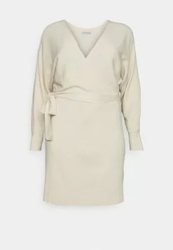 Wrap V Ausschnitt Mini Strickkleid Mit Gürtel - Robe Pull - Off White -Hauts Boutique 75c062e6c6ce4e9e9a09e661eef8fc72