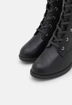 W-Berta - Bottes À Lacets - Black 11 W-Berta - Bottes À Lacets - Black -Hauts Boutique 75fb3890c6624fdd9c96ce569e23123e