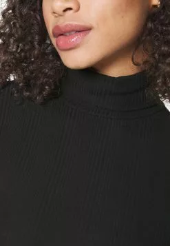 Slim Turtleneck Half Sleeves - T-Shirt Basique - Black -Hauts Boutique 787daa3ec10a4f7d98e9d136aa508d4b