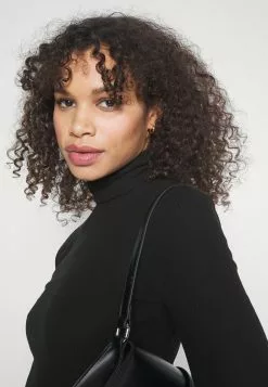 Slim Turtleneck Half Sleeves - T-Shirt Basique - Black -Hauts Boutique 7cde3167512044329e16730351551e33