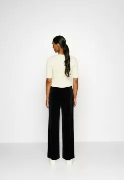 Anna Field Velvet Wide Leg Trousers - Pantalon Classique - Black -Hauts Boutique 9a615994b8b54016af79183f754c1a78