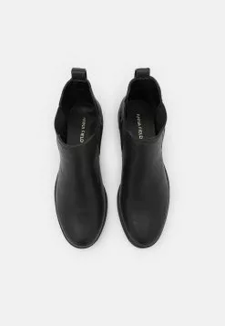 Boots À Talons - Black -Hauts Boutique 9b79a4bd37f14ea4938253d7bc4bf3ba