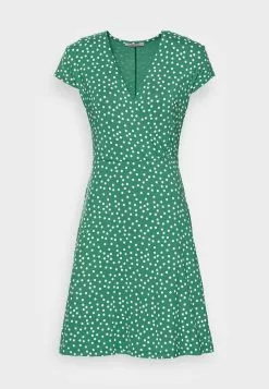 Anna Field Robe En Jersey - Green/White -Hauts Boutique b1a27d7130f2404f8518c912c1ed44ff