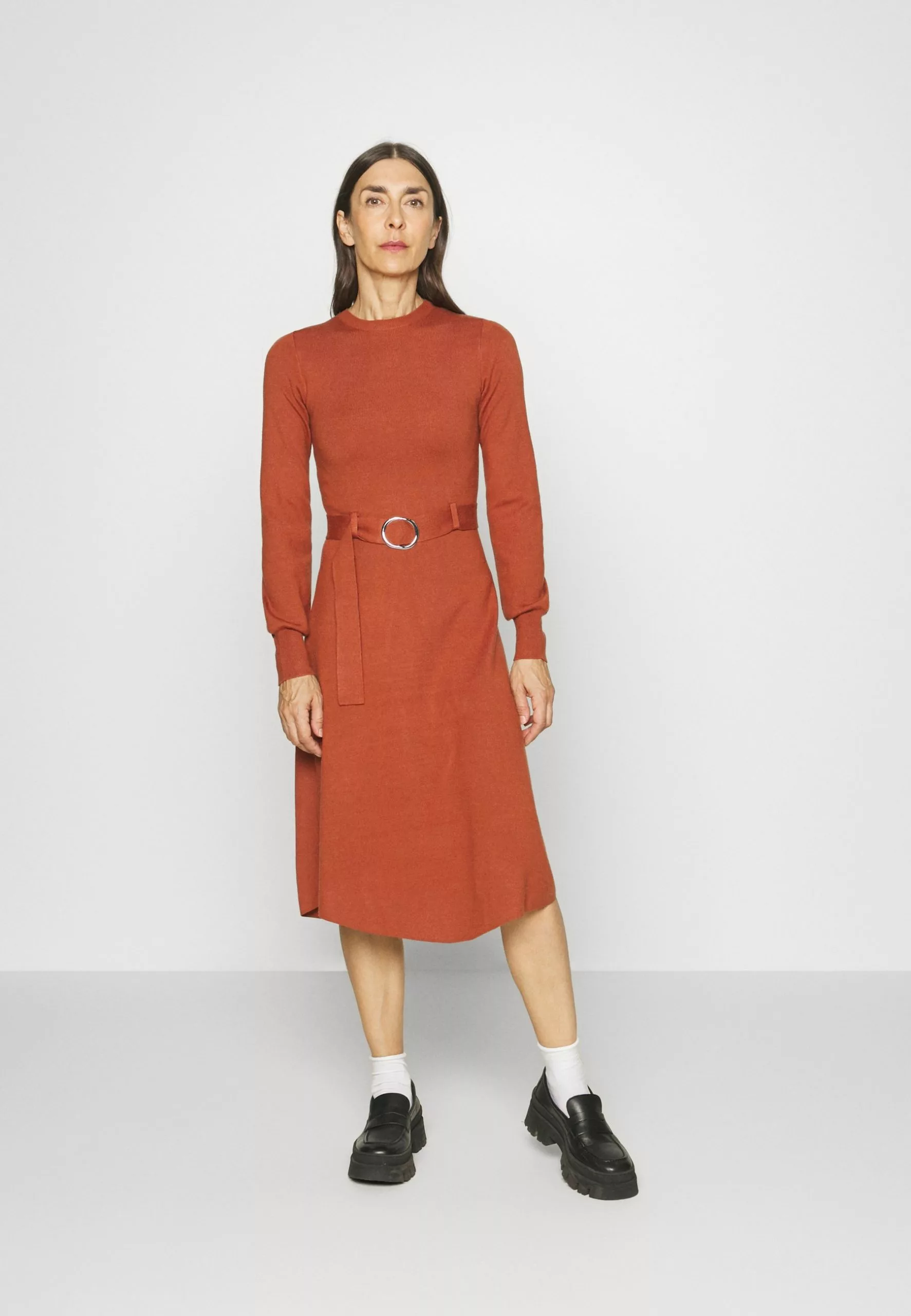 Anna Field Crew Ausschnitt Midi Strickkleid Mit Gürtel - Robe Pull - Brown 1 Anna Field Crew Ausschnitt Midi Strickkleid Mit Gürtel - Robe Pull - Brown