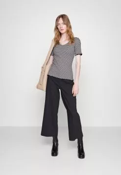 Anna Field T-Shirt Imprimé - White/Black 7 Anna Field T-Shirt Imprimé - White/Black -Hauts Boutique b6c500f53cbb47bba007e1728f111155