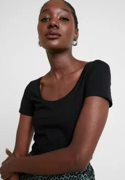 Anna Field 2 Pack - T-Shirt Basique - Black 10 Anna Field 2 Pack - T-Shirt Basique - Black -Hauts Boutique b7a0cf434b134981a98f4eb170547af8