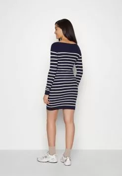 Robe Pull - Blue/White 7 Robe Pull - Blue/White -Hauts Boutique c151c0c34ee24d08a9d66cb897cede9b