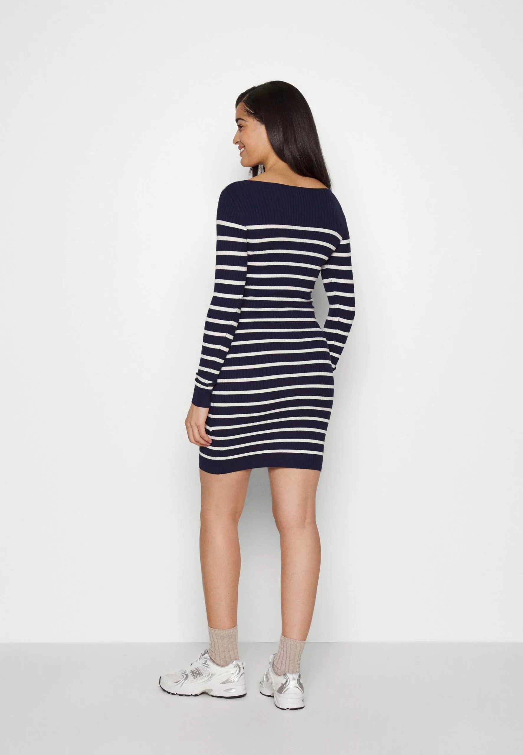 Robe Pull - Blue/White 3 Robe Pull - Blue/White – Image 3