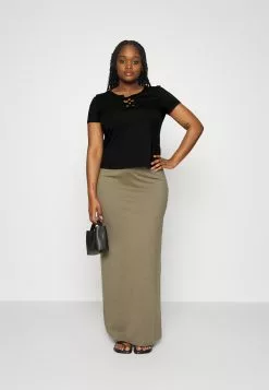 Curvy Front Lace - T-Shirt Basique - Black 6 Curvy Front Lace - T-Shirt Basique - Black -Hauts Boutique c51234ce636544cb82e9622d7d1687c2