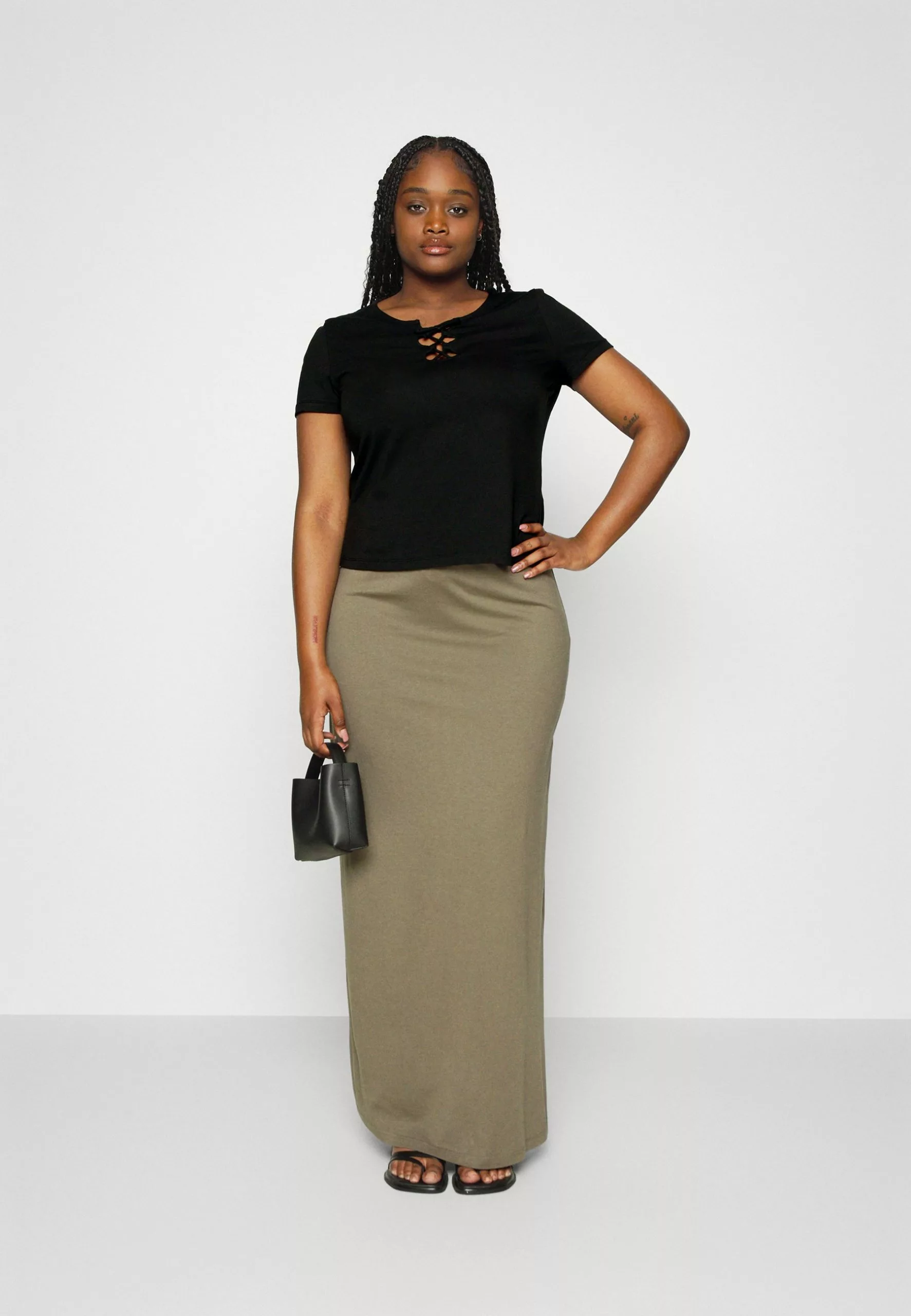 Curvy Front Lace - T-Shirt Basique - Black 2 Curvy Front Lace - T-Shirt Basique - Black – Image 2