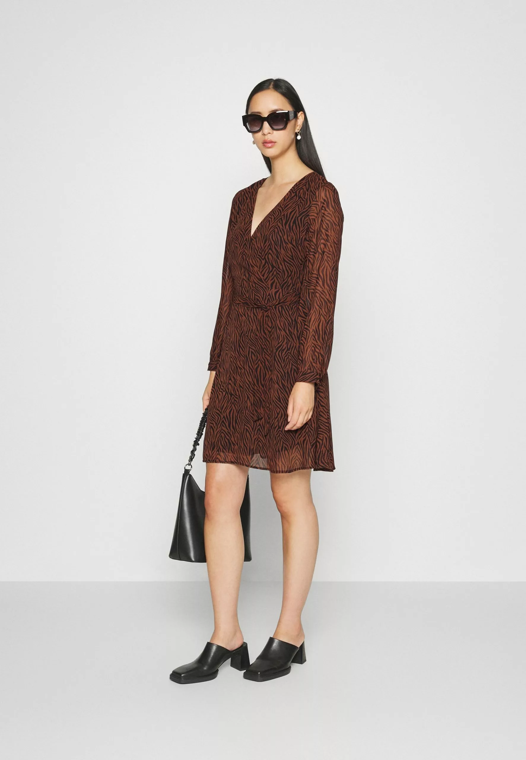 Anna Field Robe De Jour - Black/Beige 2 Anna Field Robe De Jour - Black/Beige – Image 2