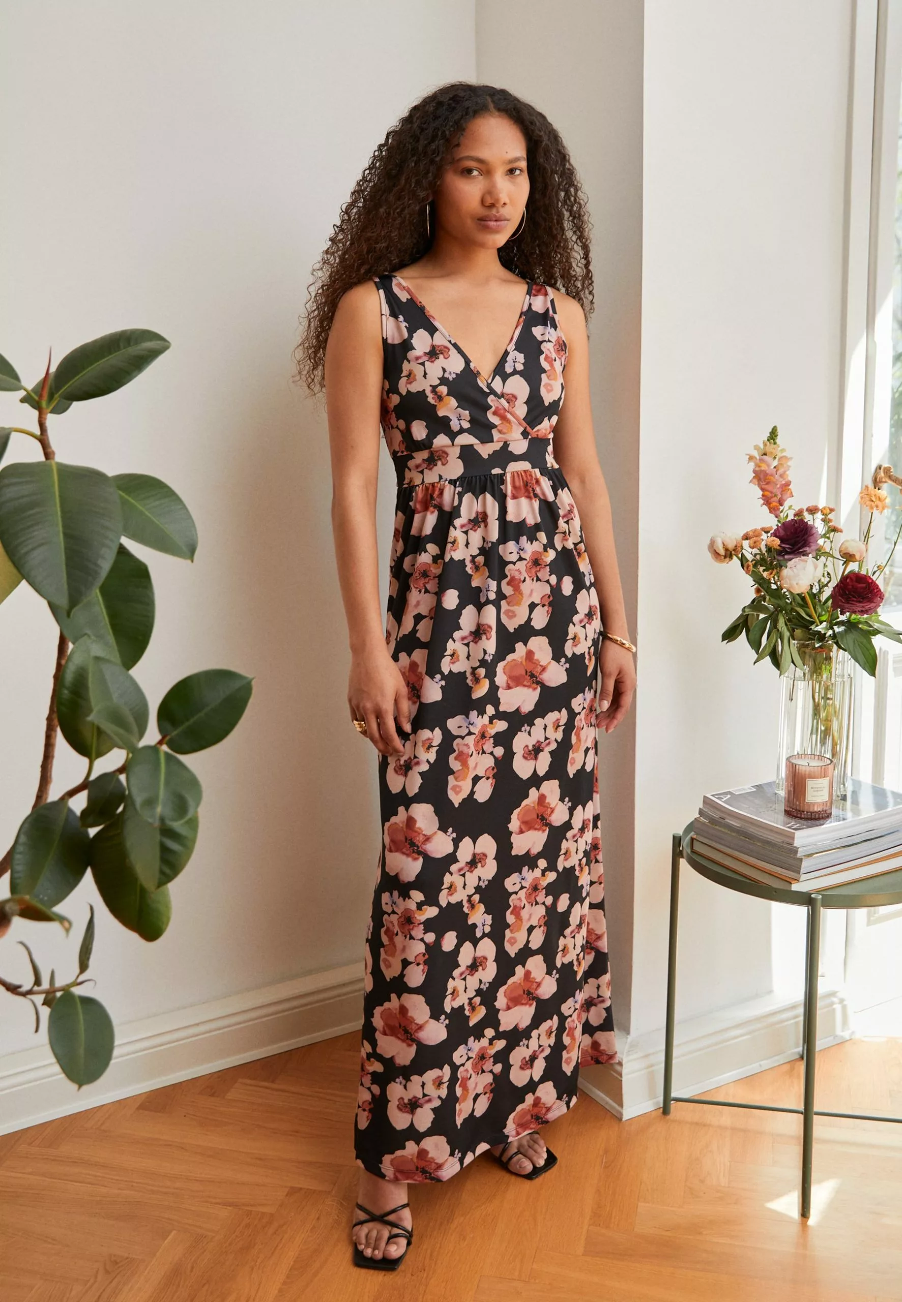 Anna Field Robe Longue - Black/Pink/Multicoloured 2 Anna Field Robe Longue - Black/Pink/Multicoloured – Image 2