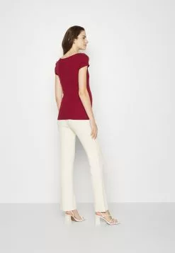 T-Shirt Basique - Dark Red -Hauts Boutique ccadba0f9f294503a3a65abb33746374