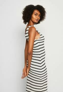 Anna Field Robe Pull - Black/White -Hauts Boutique e30a17d9811947b898f0f2fb46ac49f7