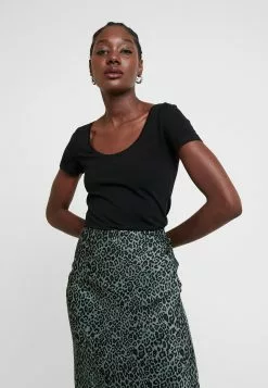 Anna Field 2 Pack - T-Shirt Basique - Black 8 Anna Field 2 Pack - T-Shirt Basique - Black -Hauts Boutique f8f858ed20b24789b8019797588fb528