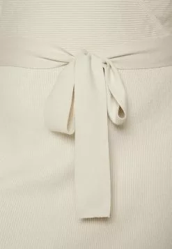 Wrap V Ausschnitt Mini Strickkleid Mit Gürtel - Robe Pull - Off White -Hauts Boutique faacffd8bec14c42822bb0d268374b4e